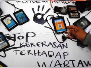 Dilarang Memotret id Card Wartawan Tanpa Izin