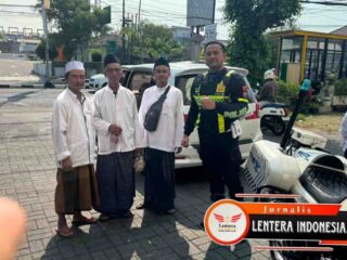 Terpisah dari Rombongan Haul, Lansia 90 Tahun Asal Mojokerto Berhasil Dipertemukan Kembali Bertemu Keluarga oleh Polres Gresik