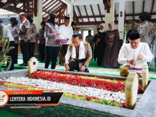 Jelang Hari Bhayangkara, Kapolri Ziarah ke Makam Gus Dur