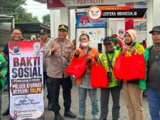 Polsek Kebomas Gandeng YALPK Group Gelar Baksos Ojol Gresik Sumringah Dapat Sembako dan BBM Gratis