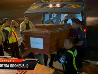Tim DVI Polda Jatim Kembali Serahkan Jenazah Korban KM Mutiara Sentosa II Asal Sumatera dan Sulawesi kepada Keluarga