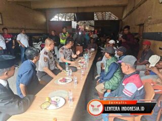 Cangkrukan Kamtibmas, Kapolres Pelabuhan Tanjung Perak Serap Aspirasi Pekerja Pasar Pabean